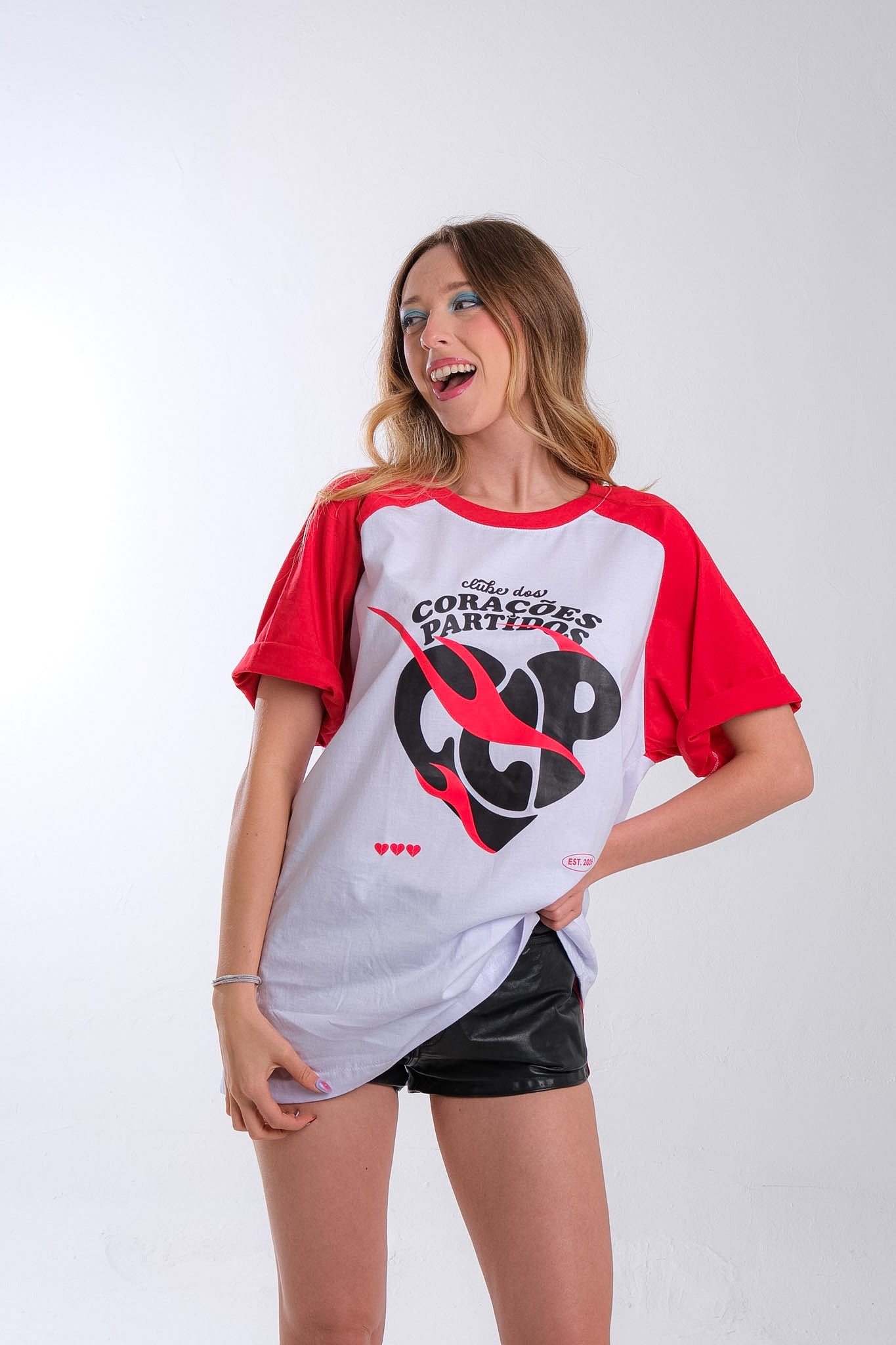 Camiseta Raglan "CCP" Membro Oficial do Clube dos Corações Partidos - Isa Buzzi